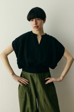 ［予約］V neck box cut vest