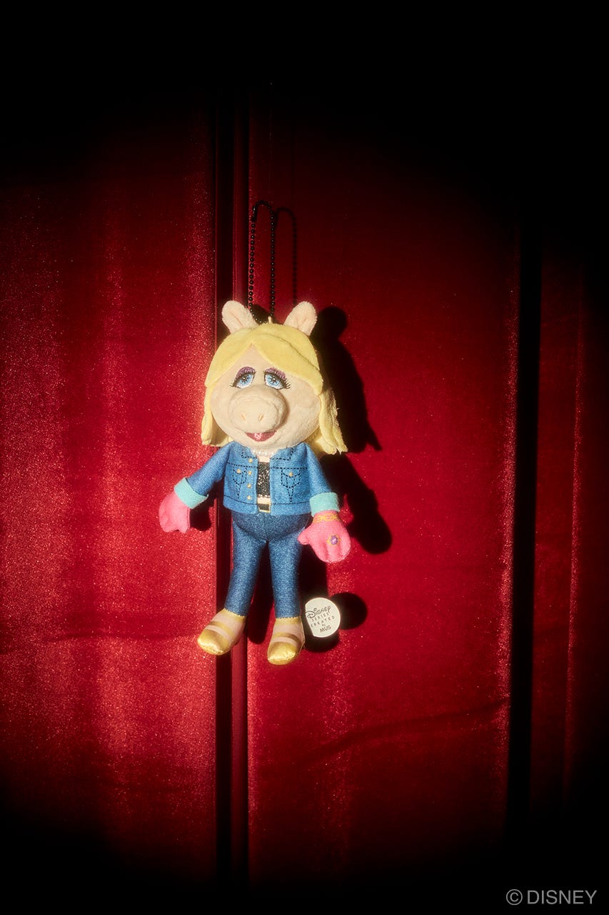 MD MASCOT / MISS PIGGY BLU FREE