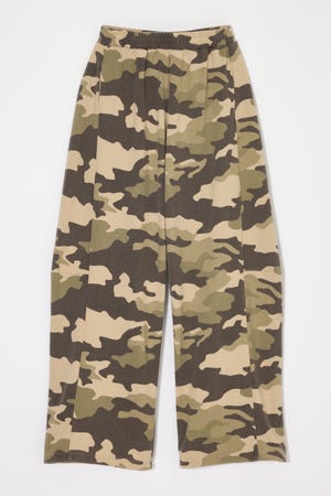 【WEB限定】CAMO CURVE LINE SWEAT パンツ