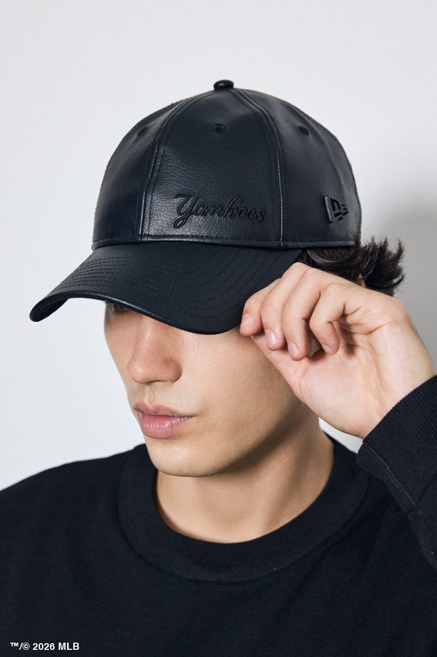 【NEW ERA×AZUL MLB】合皮キャップ 柄BLK FREE