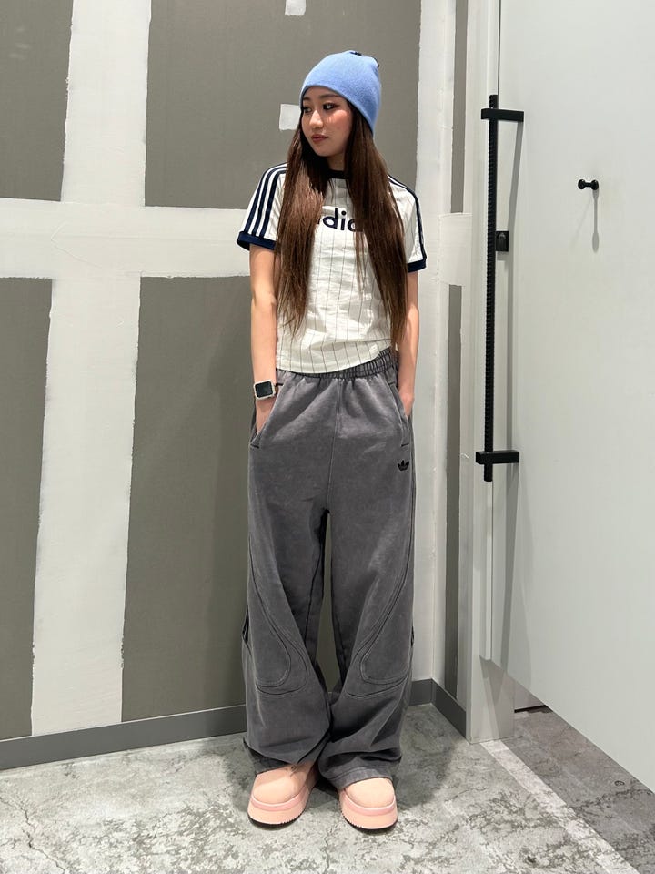 レディース エッセンシャルズ クロップトップ ブラック ｜アパレル