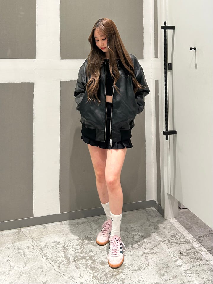 adidas プレミアムエッセンシャルズプレザーボンバージャケット adidas PREMIUM ESSENTIALS PLEATHER BOMBER JACKET が国内12月5日より