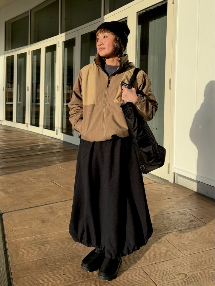 ウィメンズトゥリースワロースカート(S Stone Green)│コロンビア