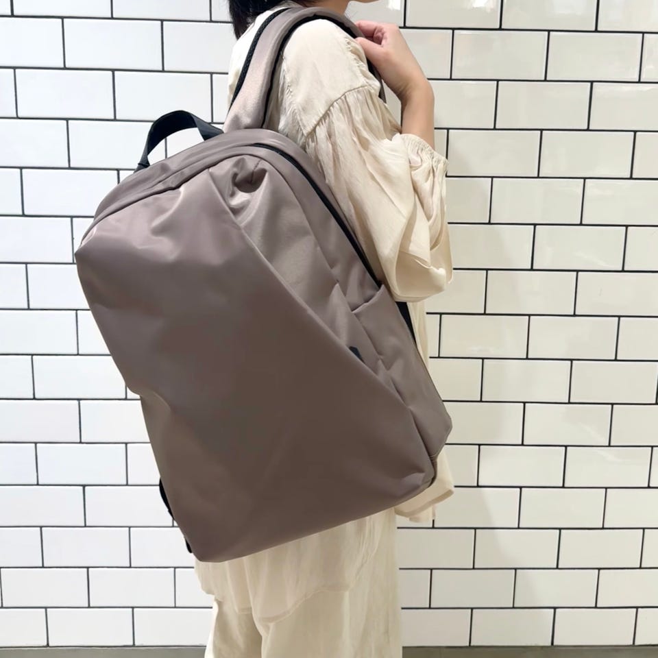 アフタヌーンティー　無重力リュック plus+ グレーベージュ 無重力リュックplus Sサイズ | アフタヌーンティー公式通販サイト