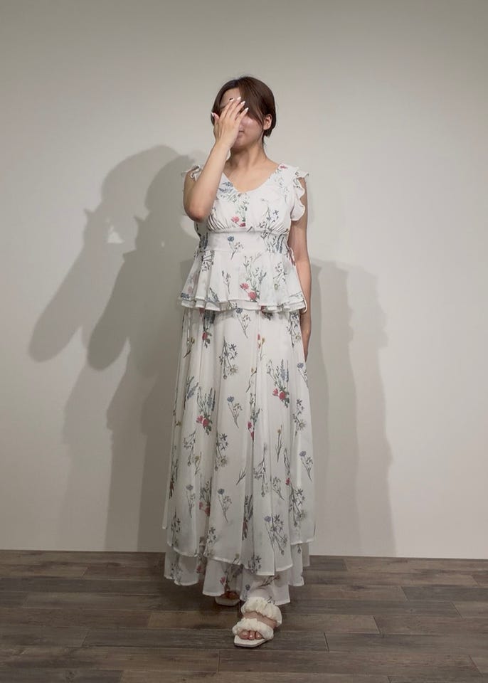vの【Botanical Bloom】ボタニカルフラワーブラウスセットスカートの投稿