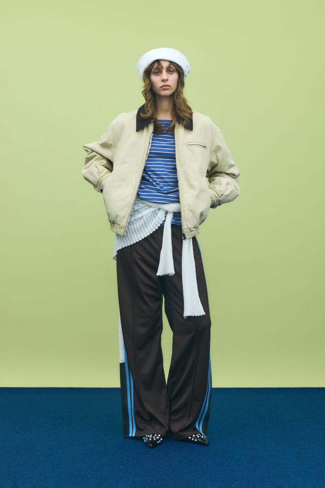 SLYのアウトレットの