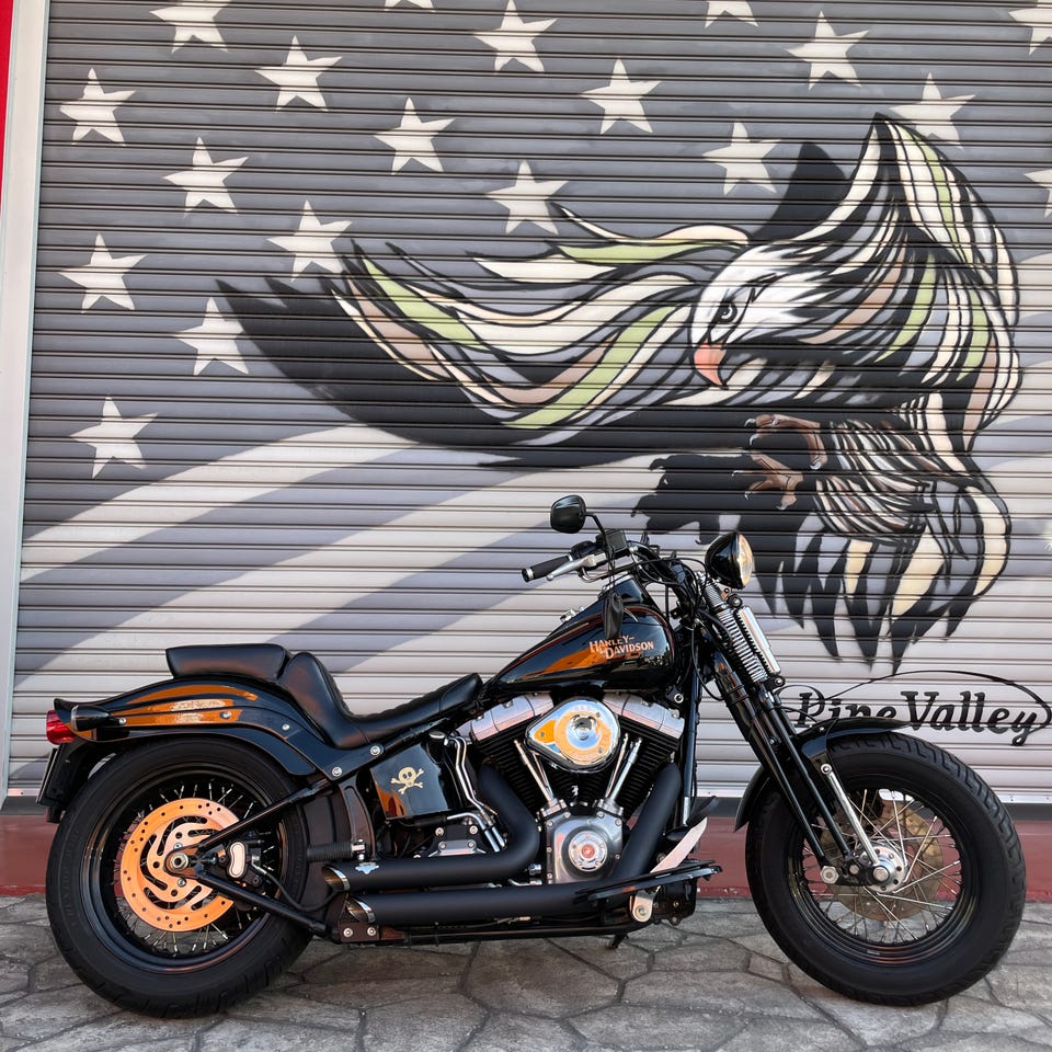 ショートショットスタッガード フルエキゾーストマフラー ブラック