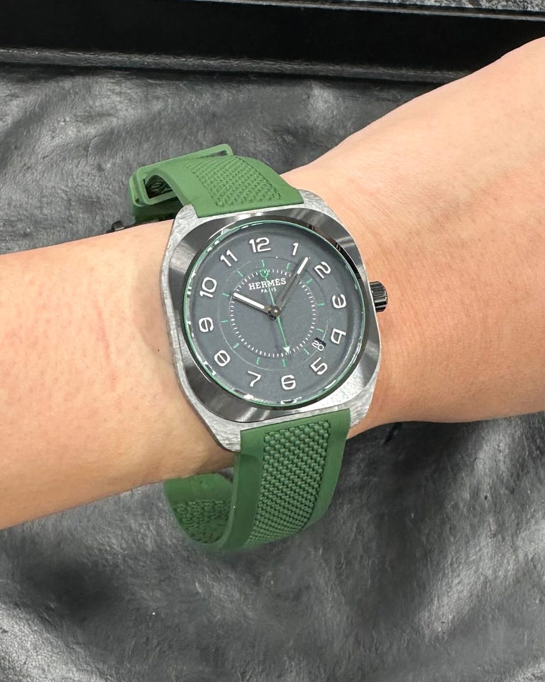 エルメス W402991WW00 SP1.746b エルメス H08 XL 42mm 中古 ｜ エルメス